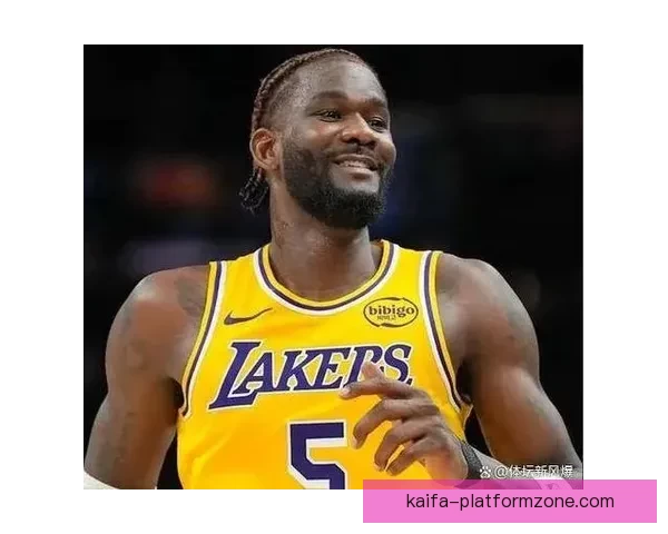 詹东里组合战热火状态成疑 湖人凌晨4点才抵达迈阿密酒店